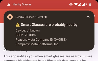 Screenshot der Android-App „Nearby Glasses“ mit einer Warnmeldung, dass sich vermutlich Smart Glasses in der Nähe befinden. Angezeigt werden ein unbekanntes Gerät, eine Signalstärke von -70 dBm sowie ein Hinweis auf „Meta Platforms, Inc.“ als erkanntes Unternehmen.