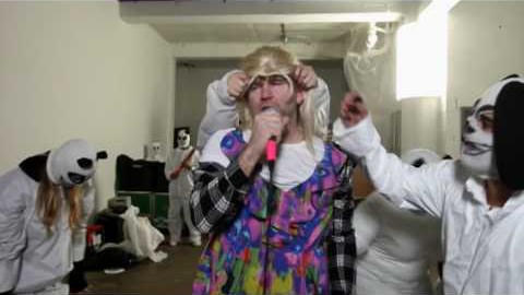 Vorschaubild zum Video. Aktivieren, um das Video zu laden und abzuspielen.